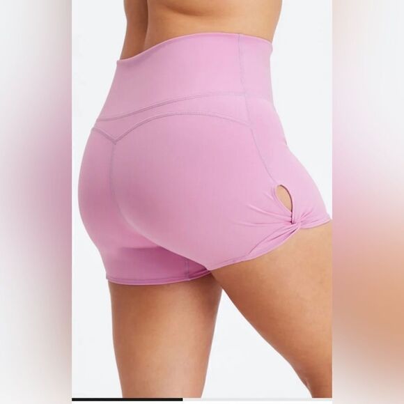 Fabletics oasis high waisted twist shorts 3” - Picture 4 of 5